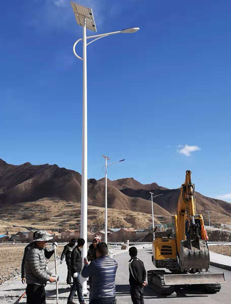 甘南碌曲10米左贡太阳能路灯项目