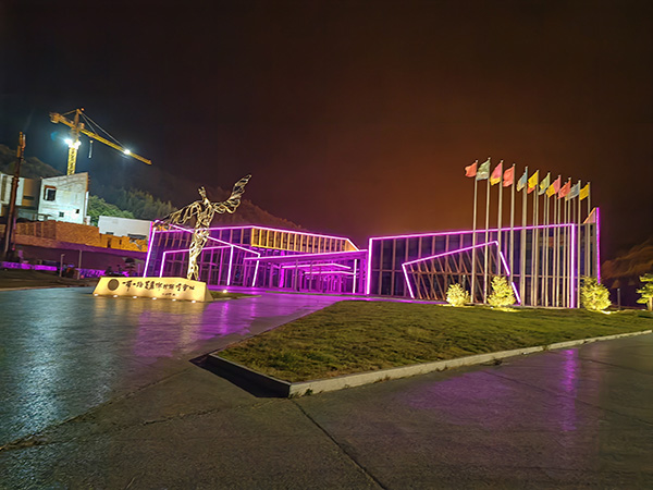 城市亮化是现代城市建设的重要组成部分，它不仅可以美化城市的夜景，还能提升城市的整体形象。随着科技的不断进步，城市亮化也得到了更多的关注和创新。本文将介绍一些关于城市亮化的创意和技术，帮助读者了解左贡城市亮化的重要性以及如何进行左贡城市亮化的规划和实施。