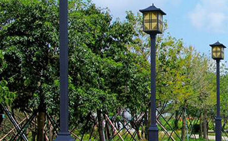 太阳能左贡庭院灯价格为何差三倍？关键看这几点